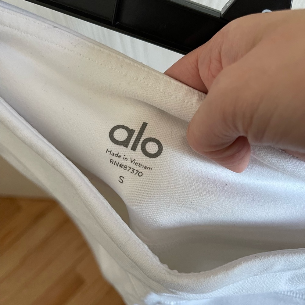 Alo Yoga
HIGH-WAIST COAST CAPRI - white - Picture 5 of 7